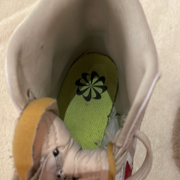 Nike Blazers Size US9 red and white in good but used condition - Picture 7 of 8